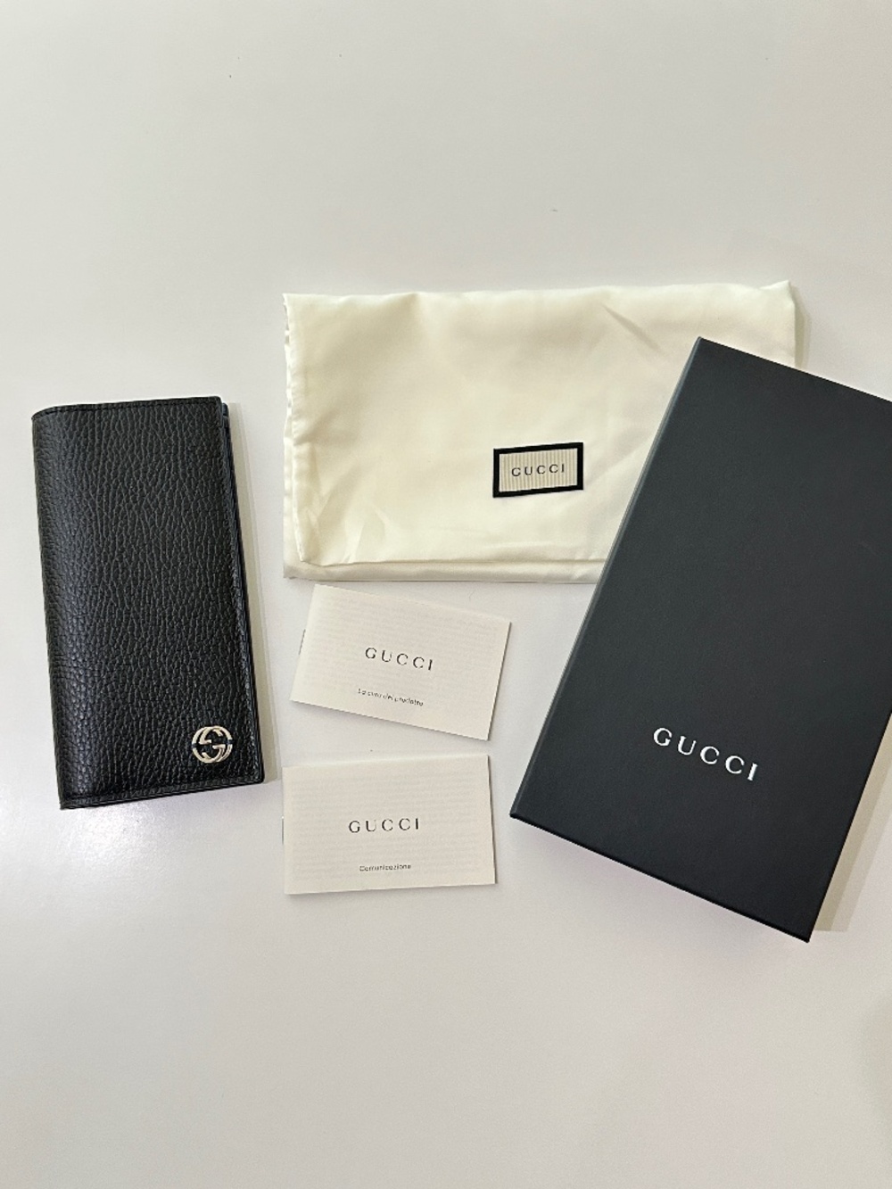 New NWT Gucci Black Pebbled Leather Bi-Fold Wallet with Gold Double G Hardware